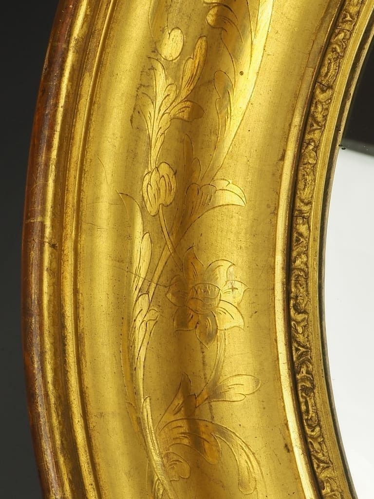 850.0 Early 19th Century French Oval Giltwood Mirror Frame (Restauration/Louis Philippe) photo