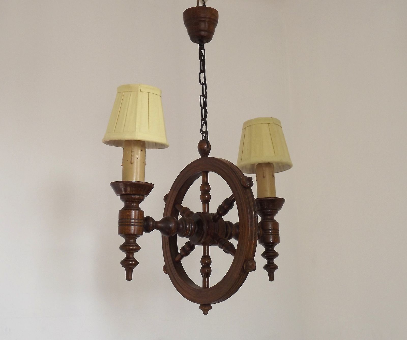 Lustre 2 lumières de style campagne française en bois avec abat-jour en tissu crème photo vintage
