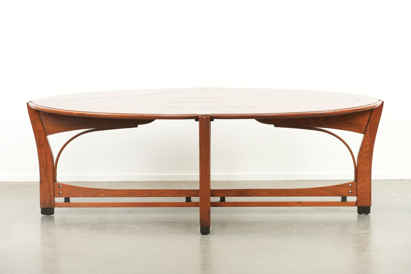 Beautiful And Elegant Oval Art Nouveau Design Coffee Table By Schuitema From The Jugendstil Series, In Good Condition. photo Furniture