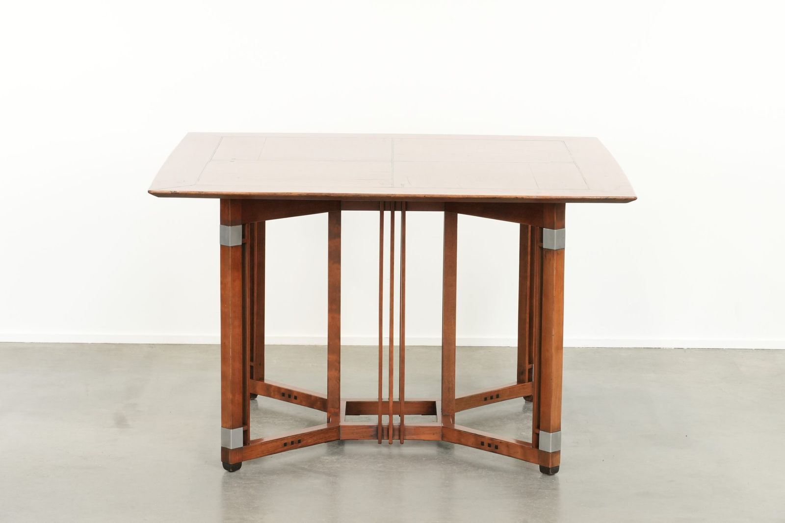 Vierkante Art Deco Eettafel Van Schuitema Uit De Decoforma Serie – In Goede Staat En Zeldzaam photo for sale