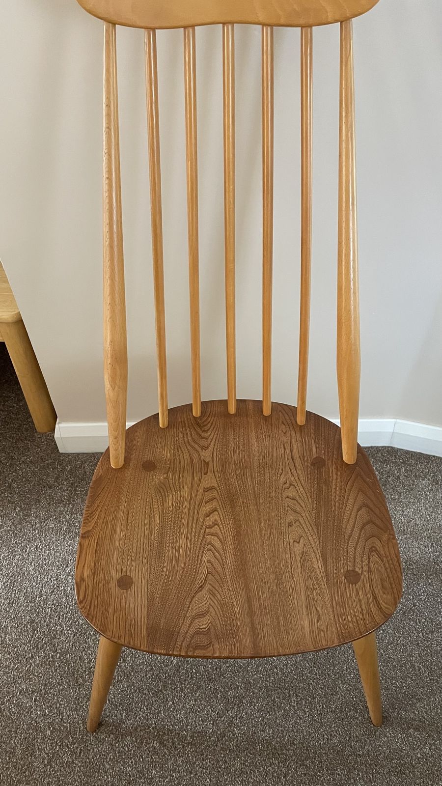 Ercol Windsor Dinning Table And 6 Goldsmith Chairs In Excellent Condition photo furniture