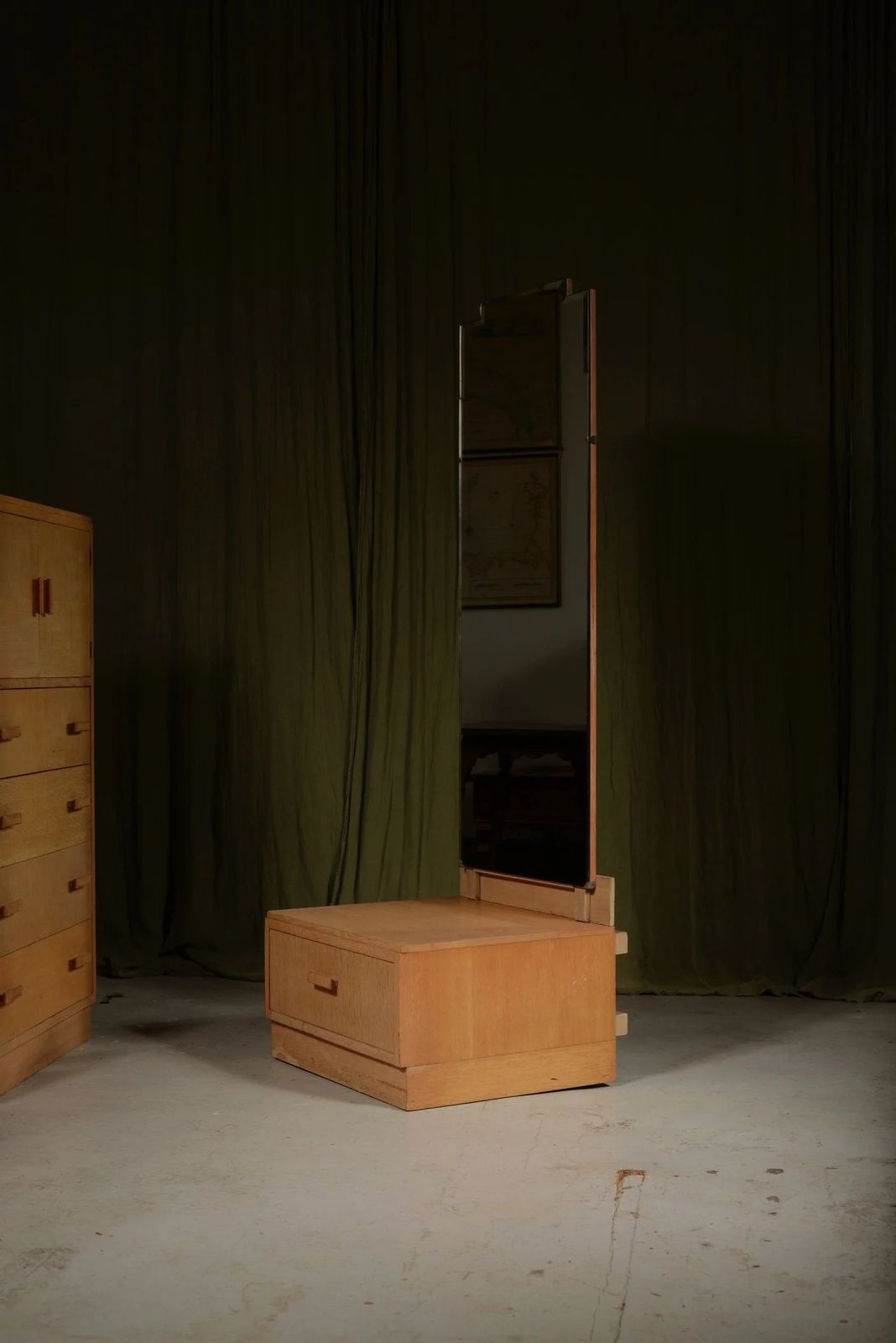 A Heal's Style Pale Oak Cheval Dressing Mirror By Good Furniture Units Ltd.   C.1930 photo 300.0