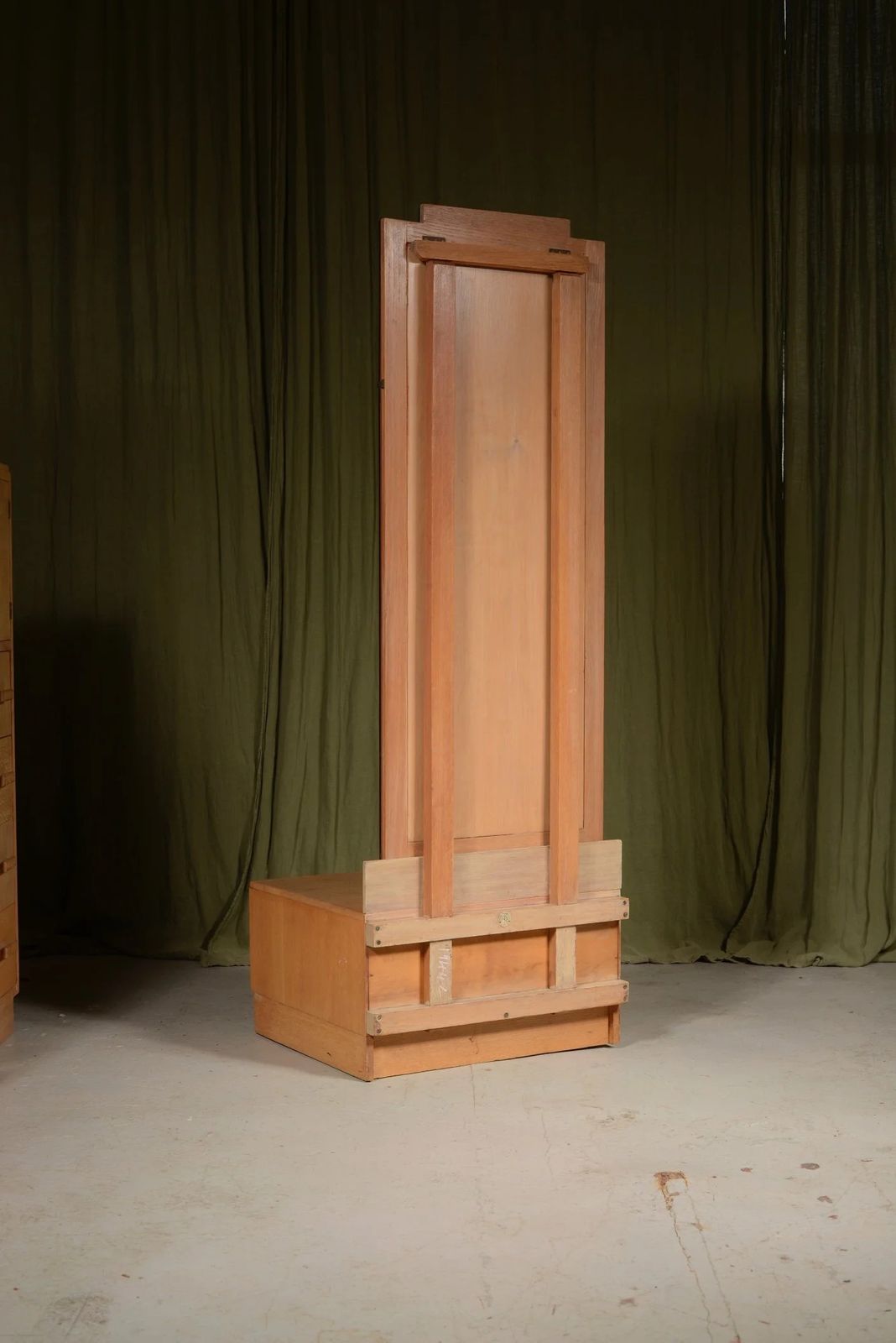 A Heal's Style Pale Oak Cheval Dressing Mirror By Good Furniture Units Ltd.   C.1930 photo vinterior