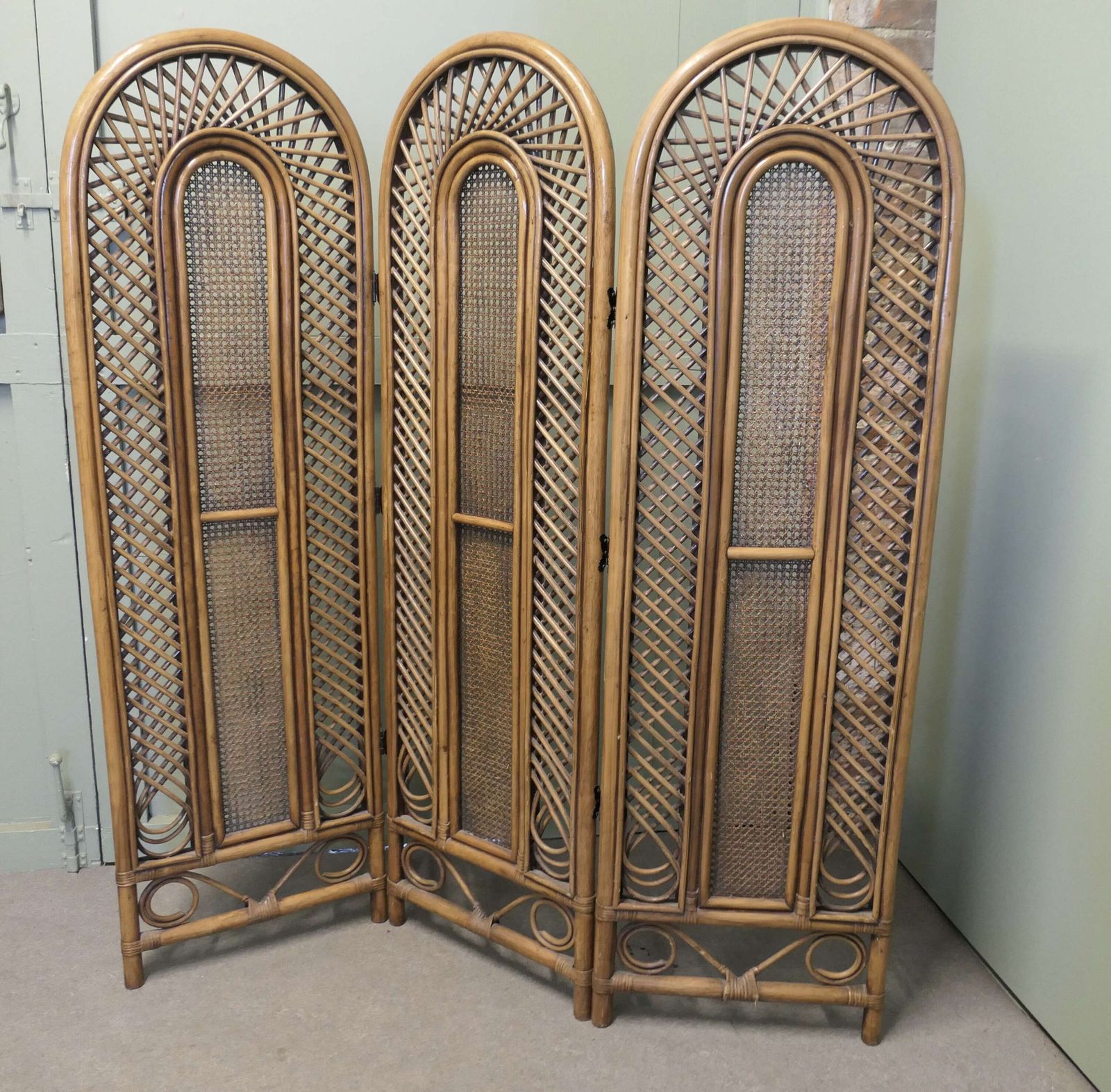 Mid Century Bamboo 3 Fold Dressing Screen, Room Divider This Is A Very Appealing Piece