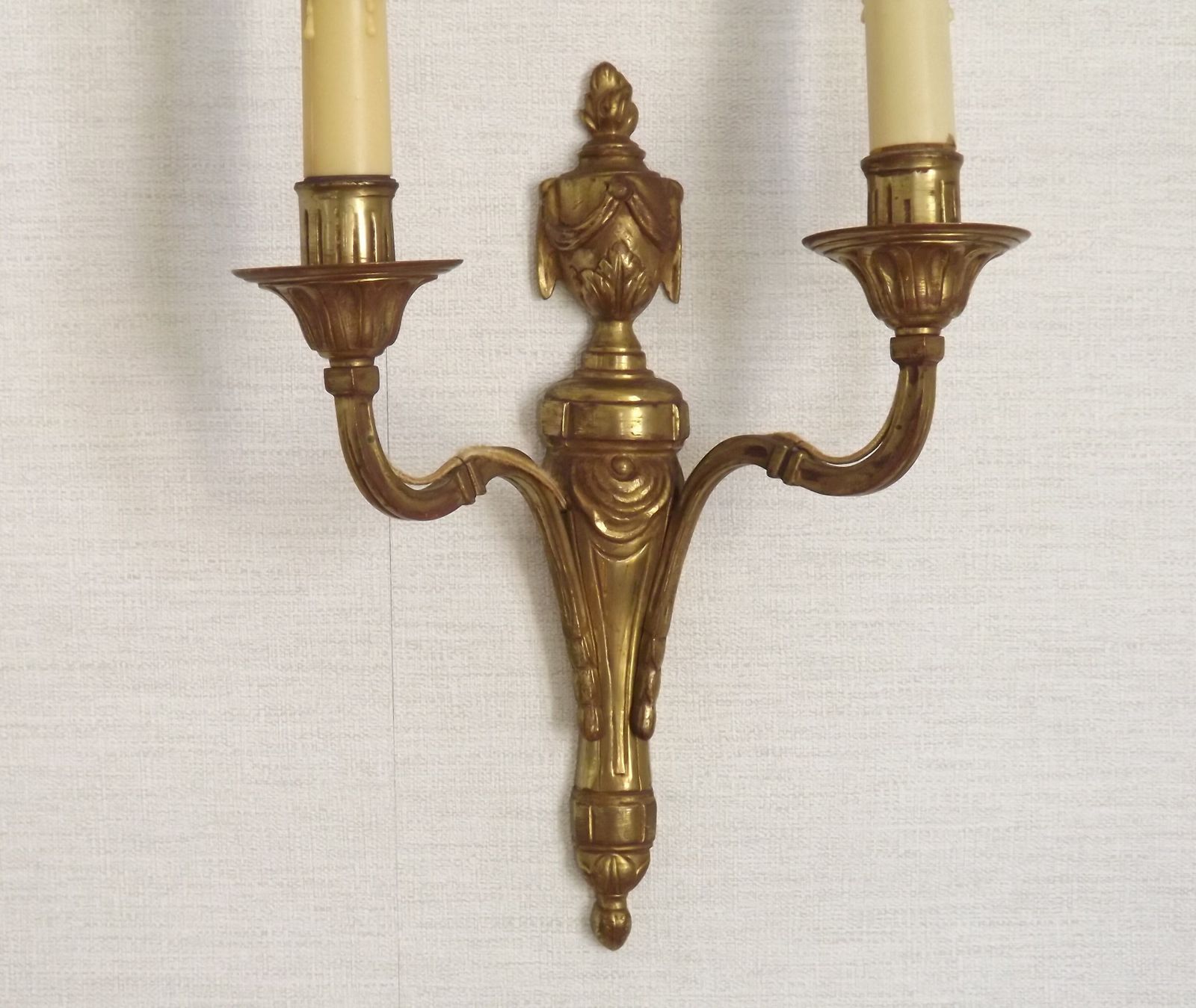 Grande applique murale double Empire en bronze, style français, avec détail urne et guirlande photo vintage