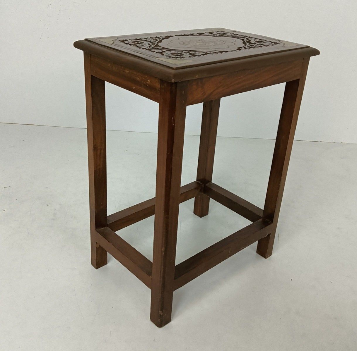 photo furniture Small Vintage Carved Wooden Side Occasional Tea Wine Table Plant Bonsai Stand  C