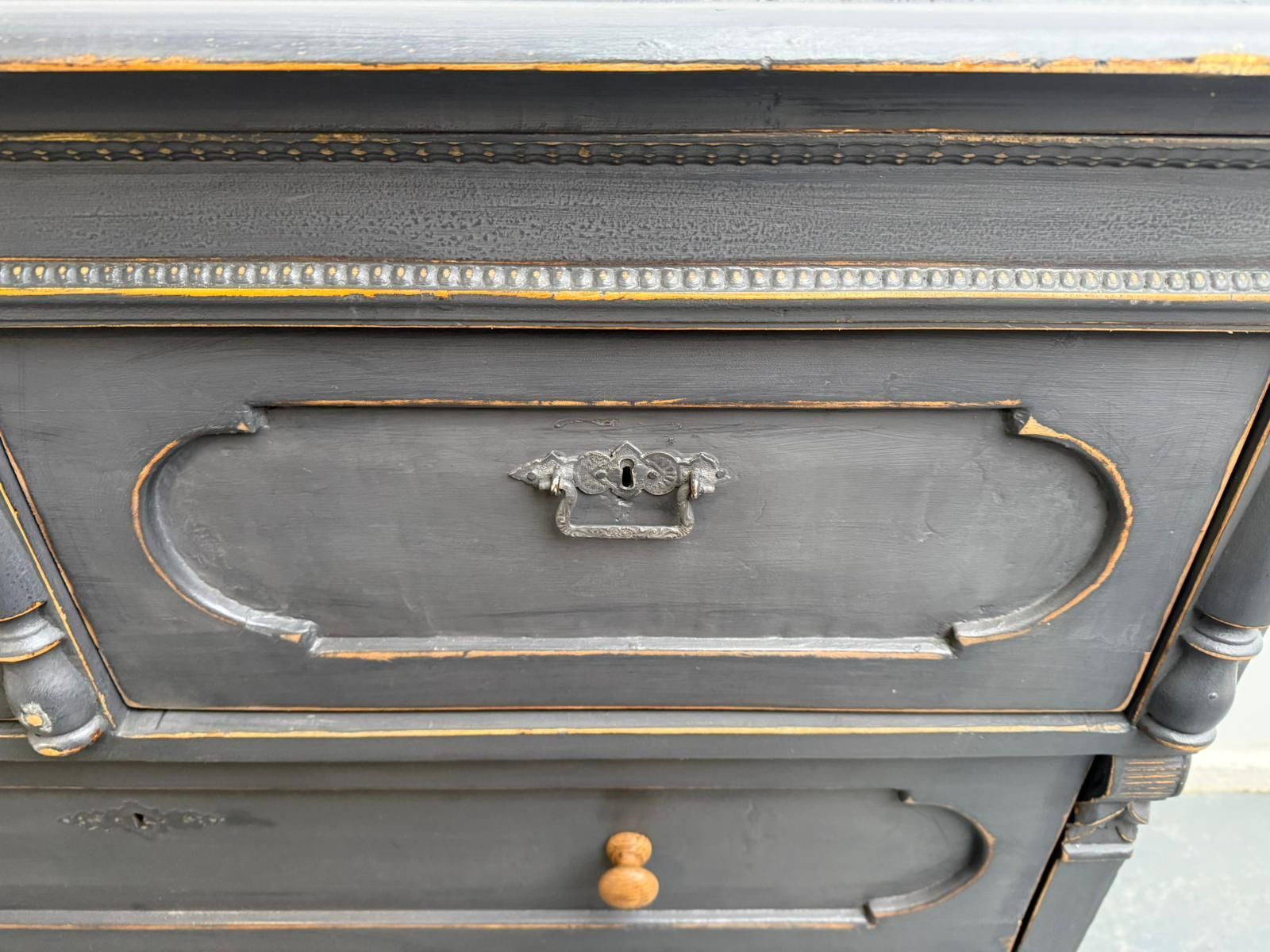 A Genuine Pine Victorian Light Grey Massive 5 Drawer Chest Of Drawers photo vinterior