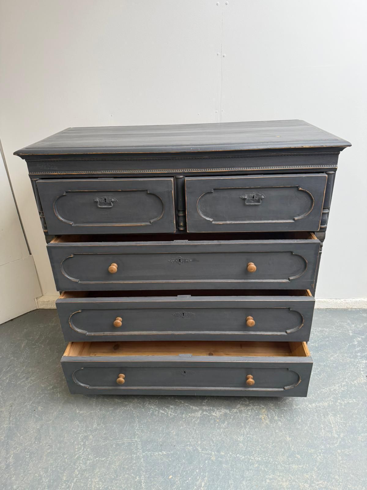 A Genuine Pine Victorian Light Grey Massive 5 Drawer Chest Of Drawers photo vintage