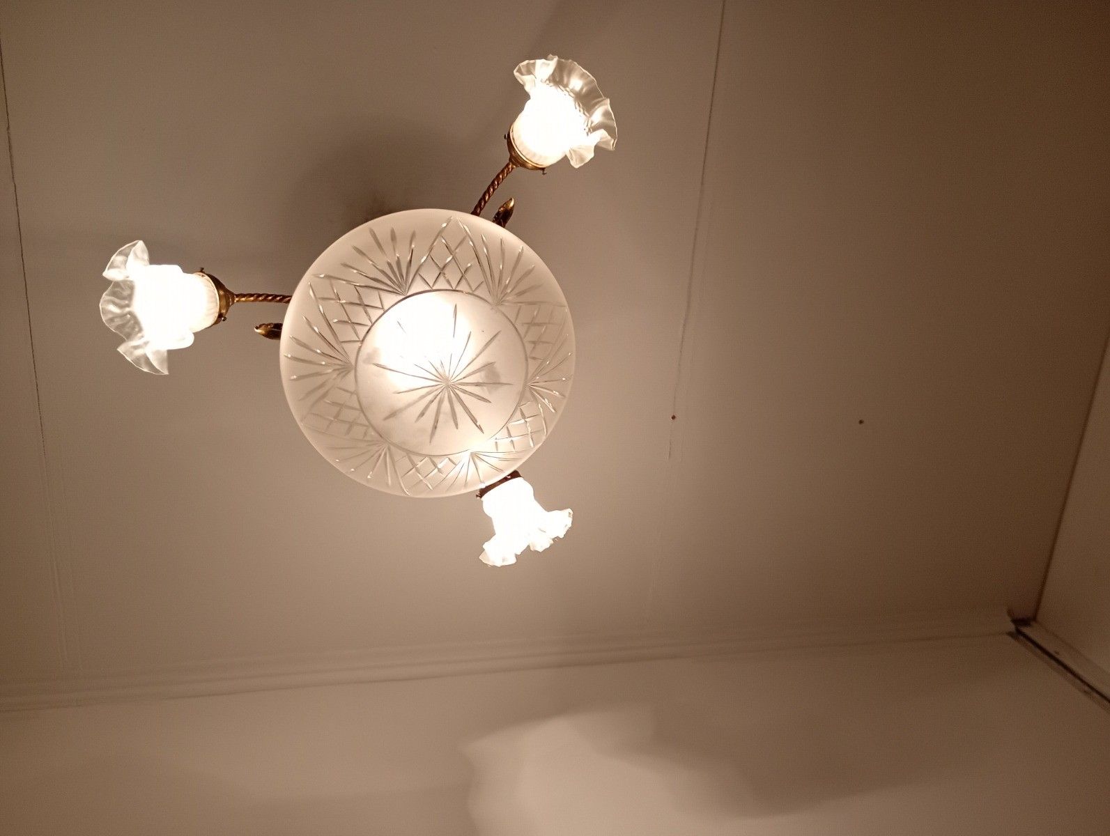 photo furniture Antique Art Deco Chandelier French Brass & Etched Glass, 1920s Lighting 3 Arm 4