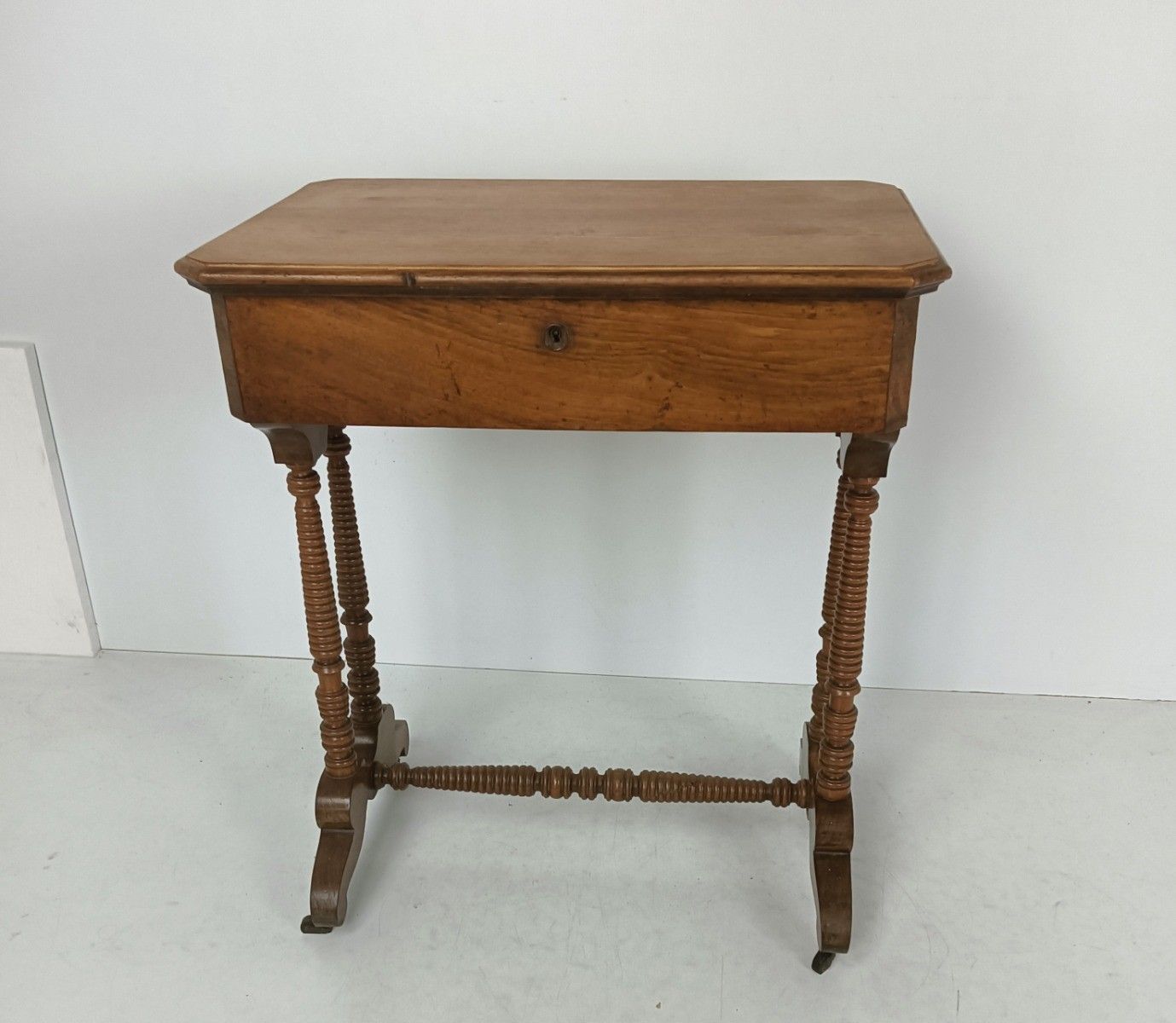 photo furniture Antique Art Deco Sewing Quilting Box Table Cabinet Desk On Wheels