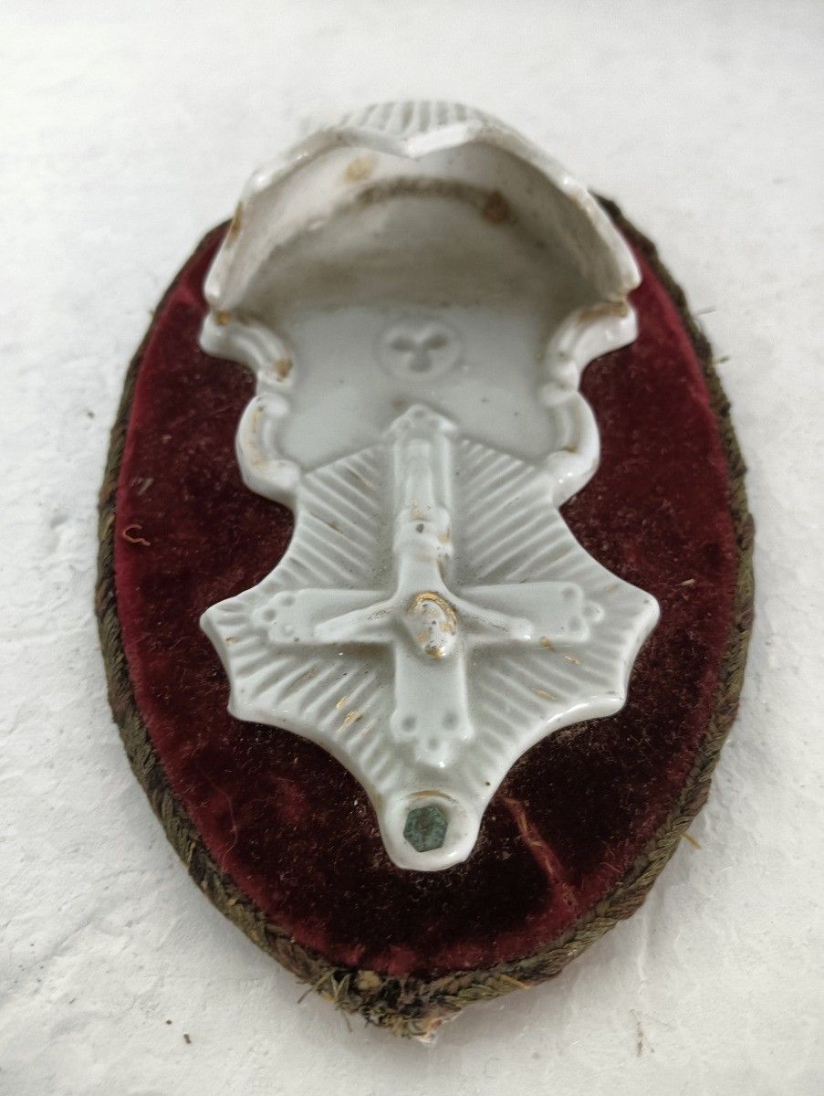 Antique Bisque Porcelain White Vessel Holy Water Font Crucifixion On Velvet Wood photo furniture