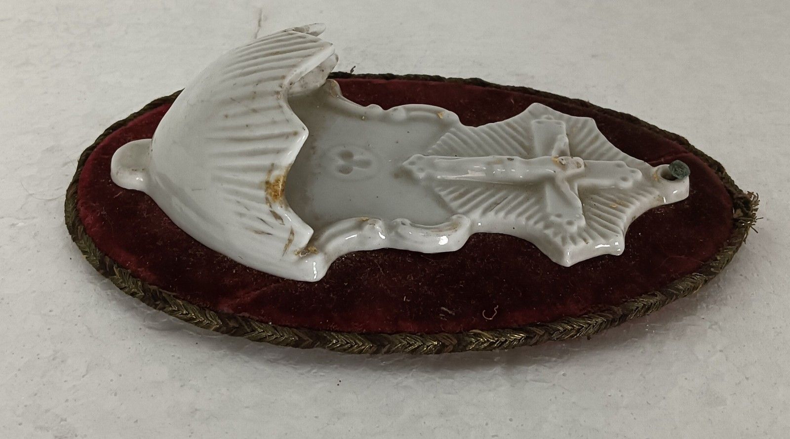 Antique Bisque Porcelain White Vessel Holy Water Font Crucifixion On Velvet Wood photo 97.0
