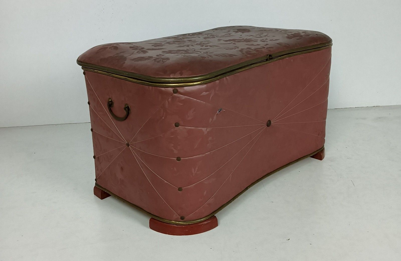 photo furniture Art Deco Art Nouveau Antique Large Laundry Box Basket Sewing Quilting Storage