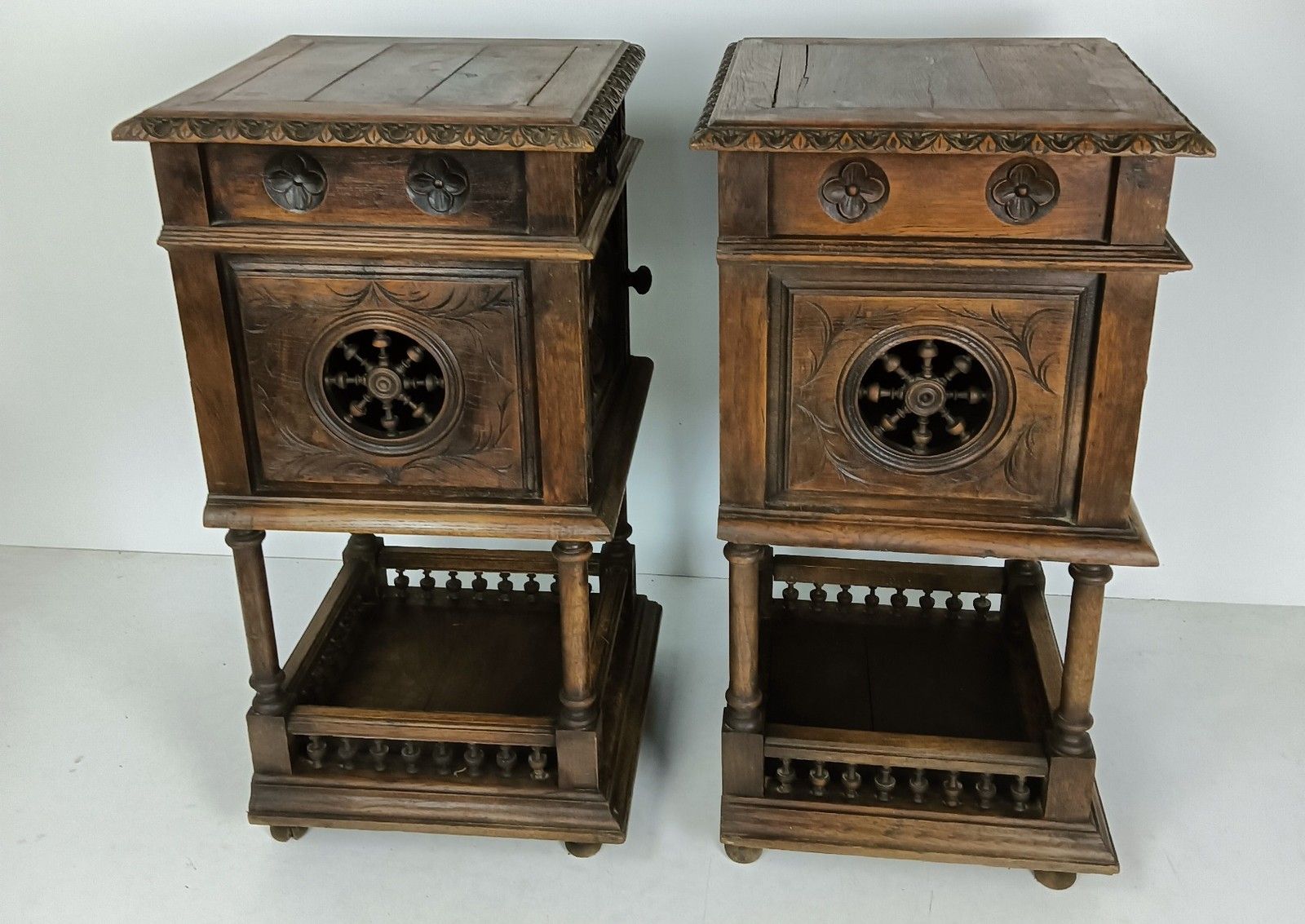 photo vinterior Antique Hand Carved Wood Breton France Nightstands End Tables Bedroom Cabinets W
