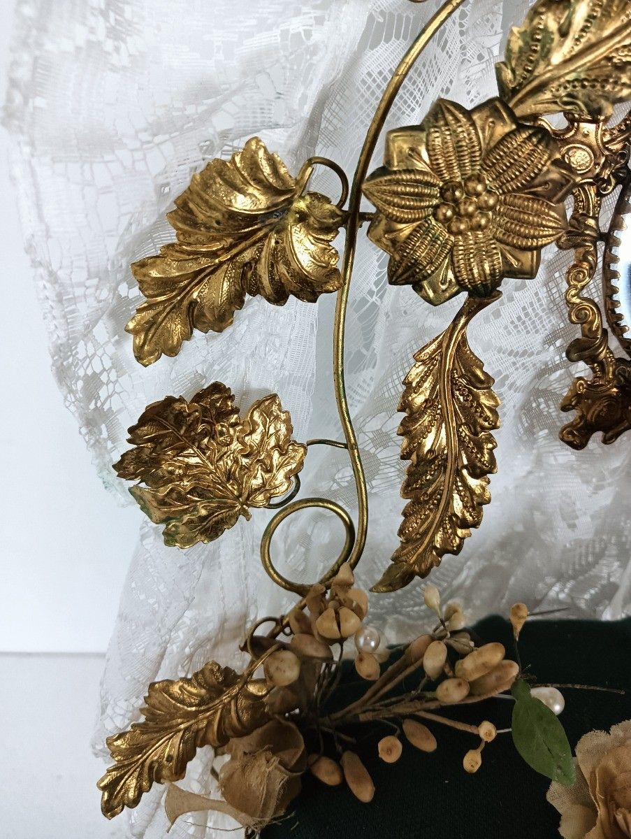 photo furniture Oval Antique 1800s Victorian French Bridal Wedding Dome Gold Ormulu Gilt Leafs F