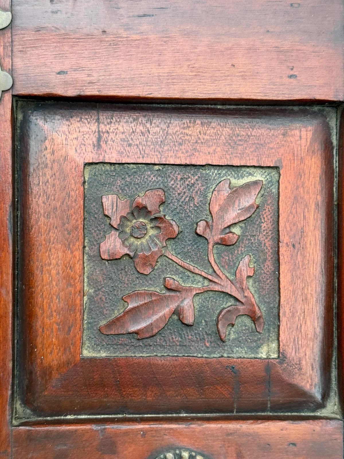 photo furniture Antique Victorian Carved Wooden Coal Scuttle Brass Mount Fireside Storage Box