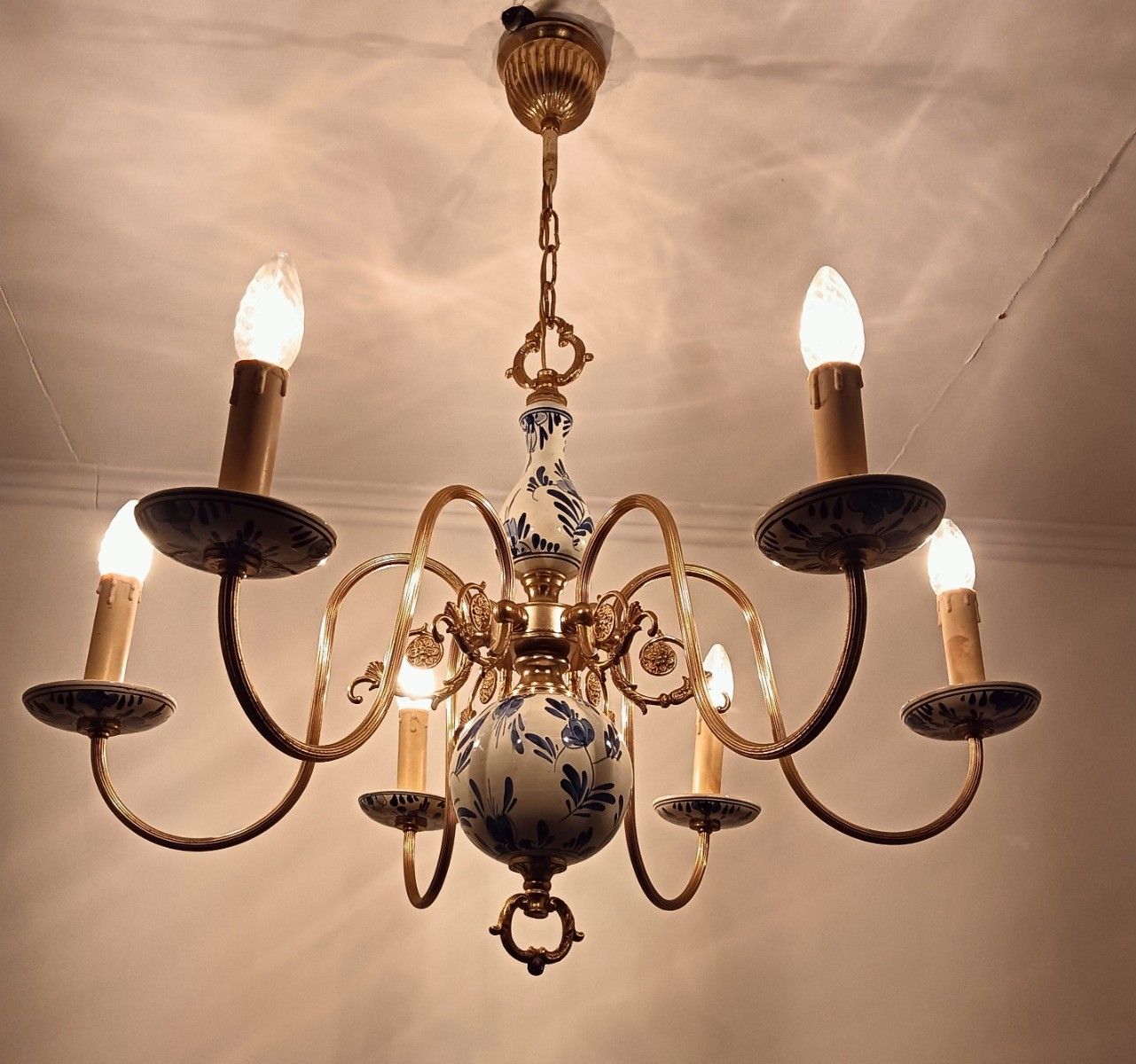 photo furniture Delft Chandelier Blue White 6 Arm 6 Lights Modernist Vintage Barn Style Porcelai
