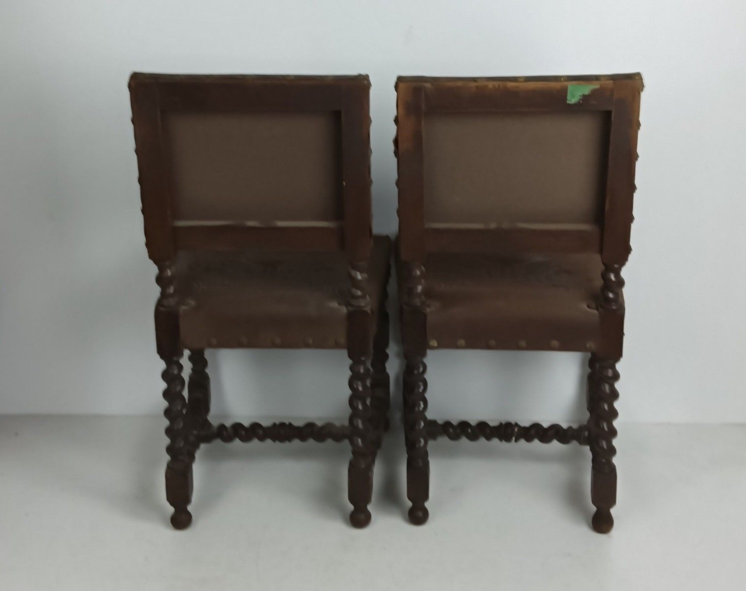 photo vinterior Set Of 2 Antique Gothic 1900s Chairs Barley Twist Wood Renaissance Dragons Leath