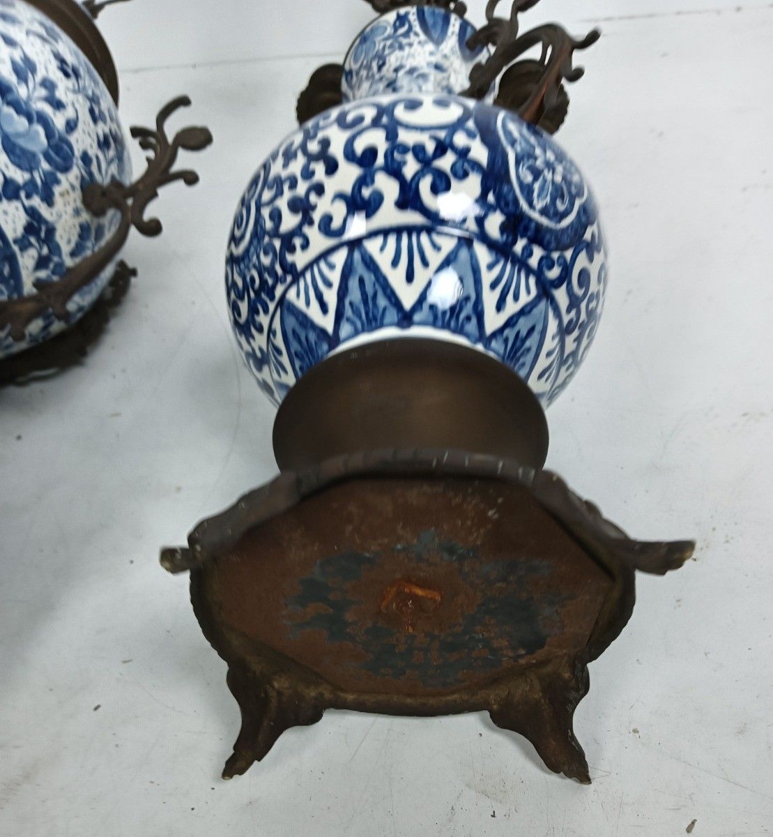 photo furniture 3 Piece Garniture Mantle Set Clock With Couple Candelabras Delft Blue White Porc