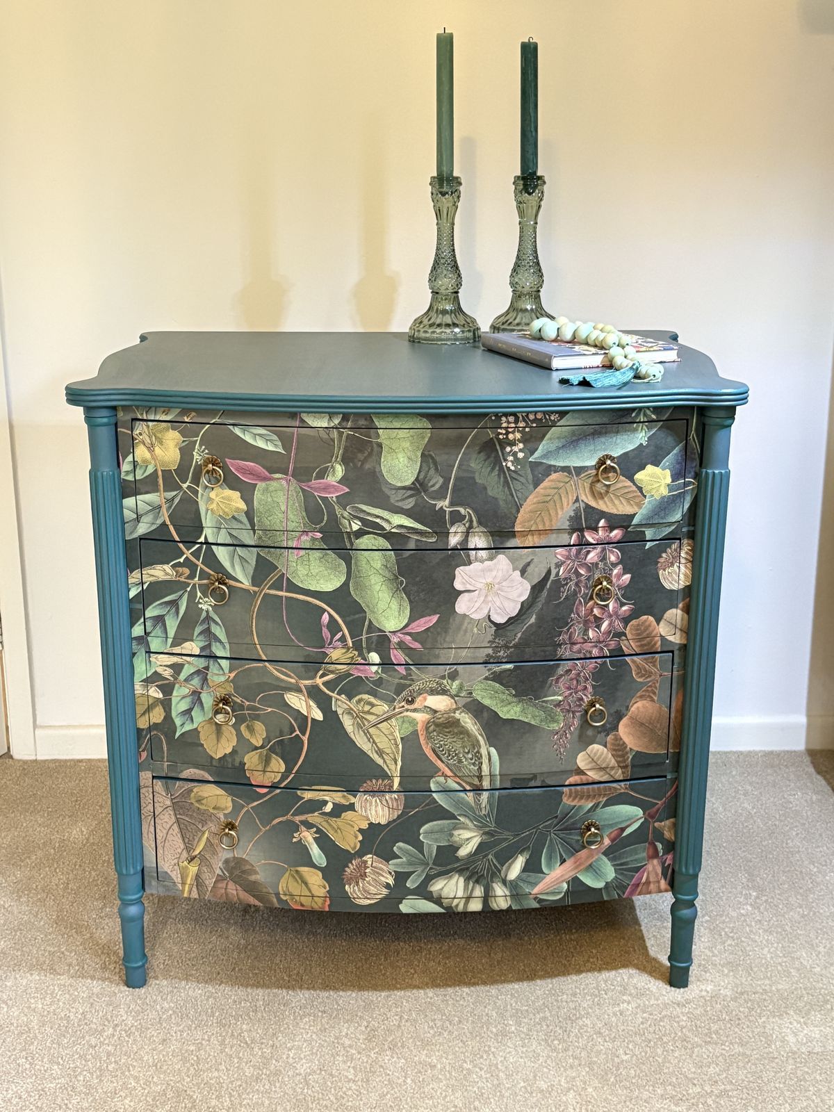 A Bespoke Georgian Serpentine Style Chest Of Drawers photo vintage