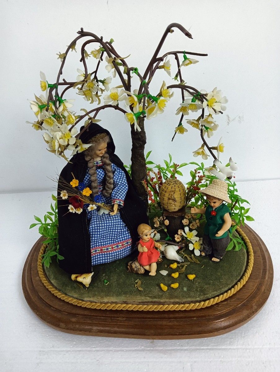 Antique Oval Dome With Hand Made By Clarisse Nuns Wax Madonna Infant Jesus Beehi photo furniture