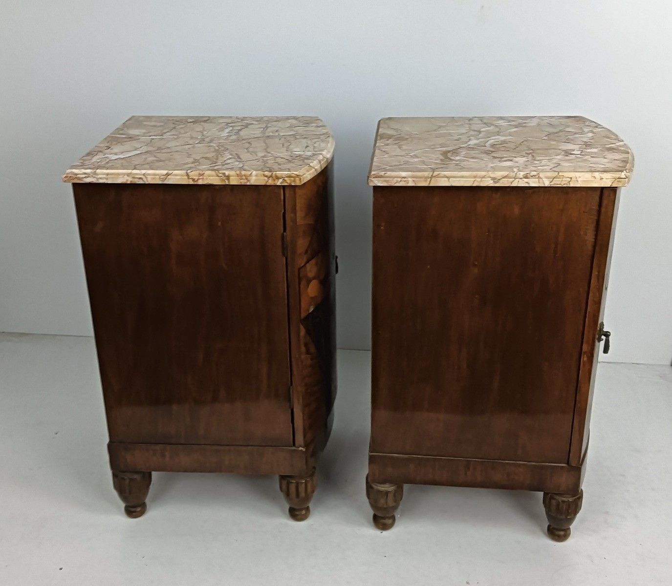 photo vintage Antique Art Deco Couple Nightstands End Tables Wood Marble Inlay Mother Of Pearl