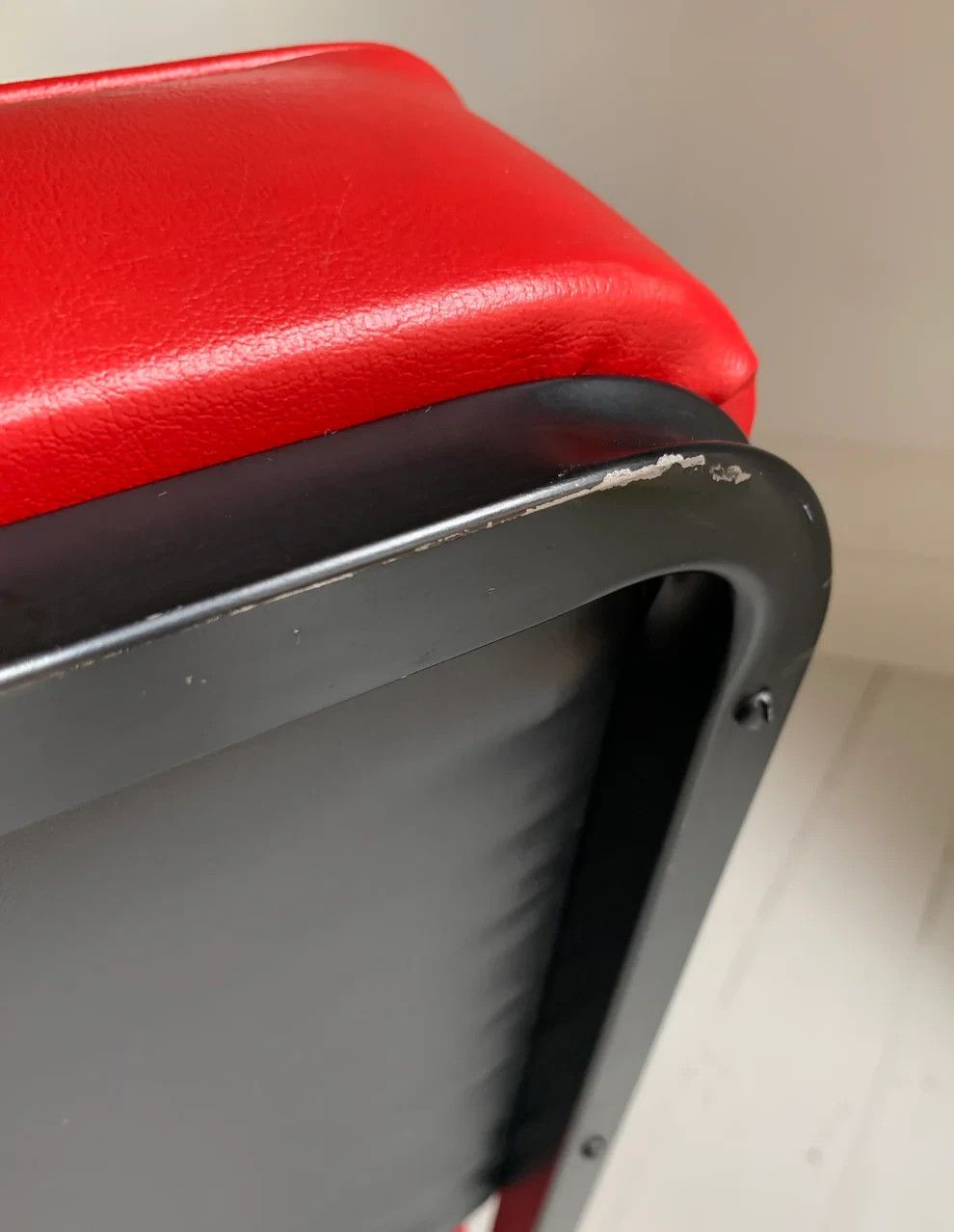 photo vinterior Mid Century Modern Red Vinyl Cocktail / Lounge Chair, Black Frame, 2 Of 2