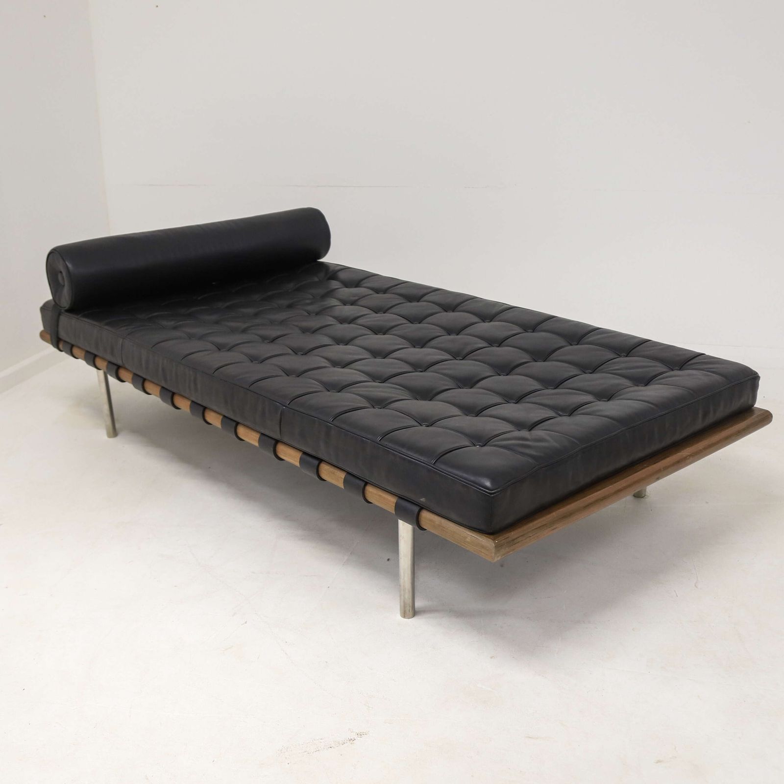 Vintage 1990s Barcelona Day Bed In Black Leather And Rosewood photo for sale