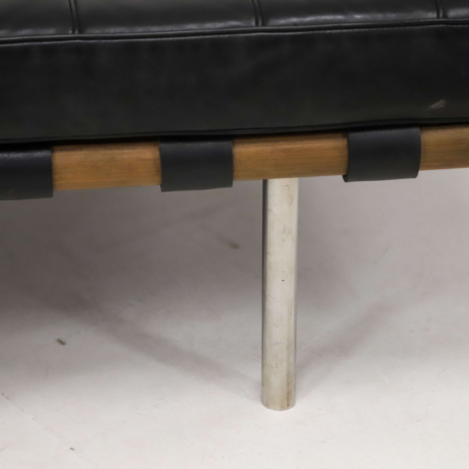 Furniture Vintage 1990s Barcelona Day Bed In Black Leather And Rosewood photo