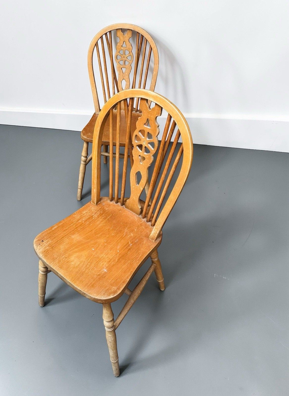 Antique Set Of Four Elm And Beech Windsor Wheelback Dining Chairs C1940s photo vinterior