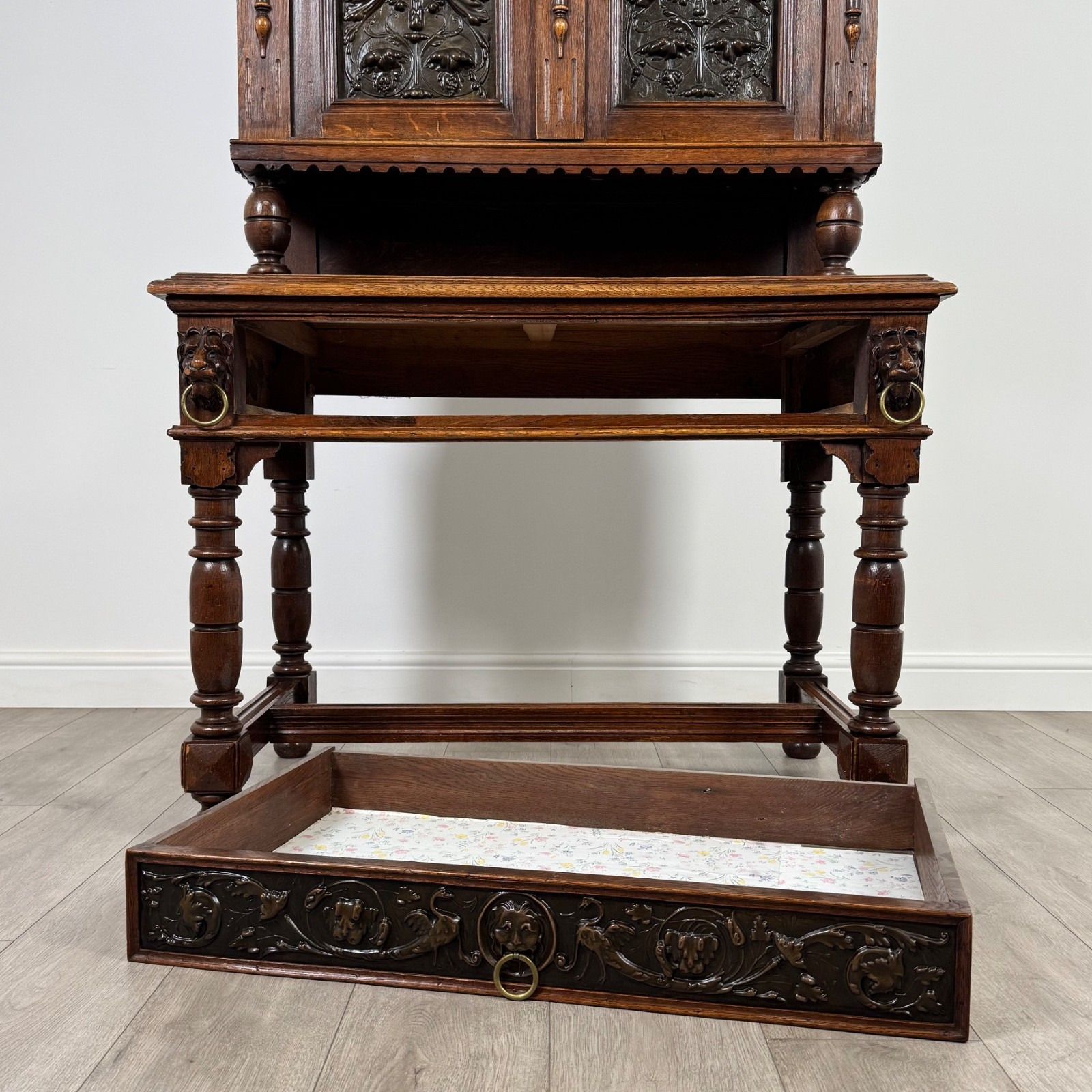photo furniture Antique 19th Century Jacobean Revival Cabinet In Copper And Oak ( Af 4137 )