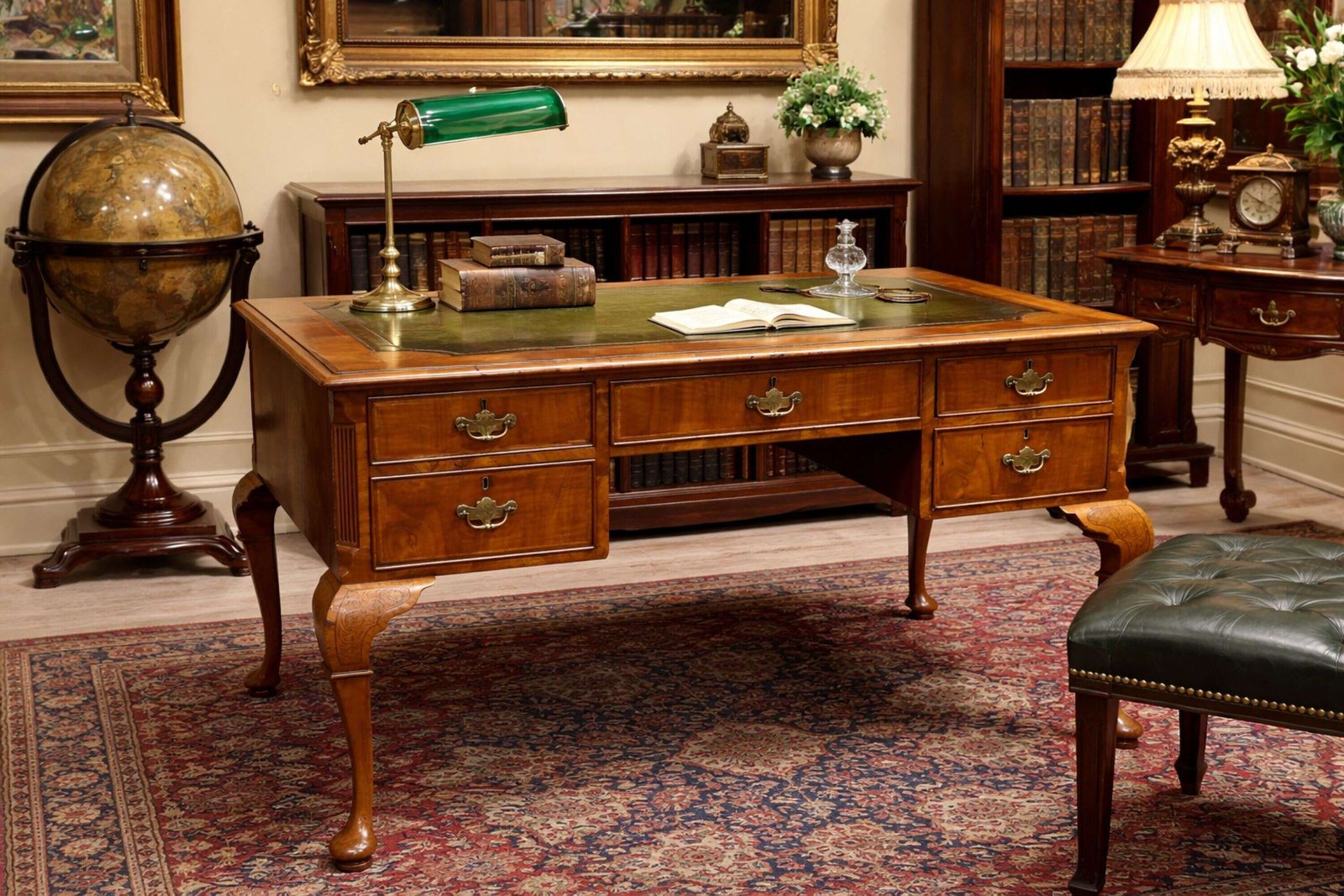 Fine Quality Edwardian Walnut Writing Desk By Gill & Reigate, C.1900 photo vintage