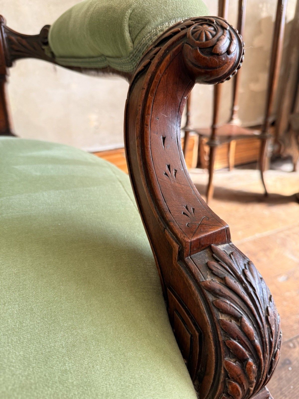 photo vintage Original Antique Carved Pastashio Green Chaise Longue Salon Sofa England 1880 C