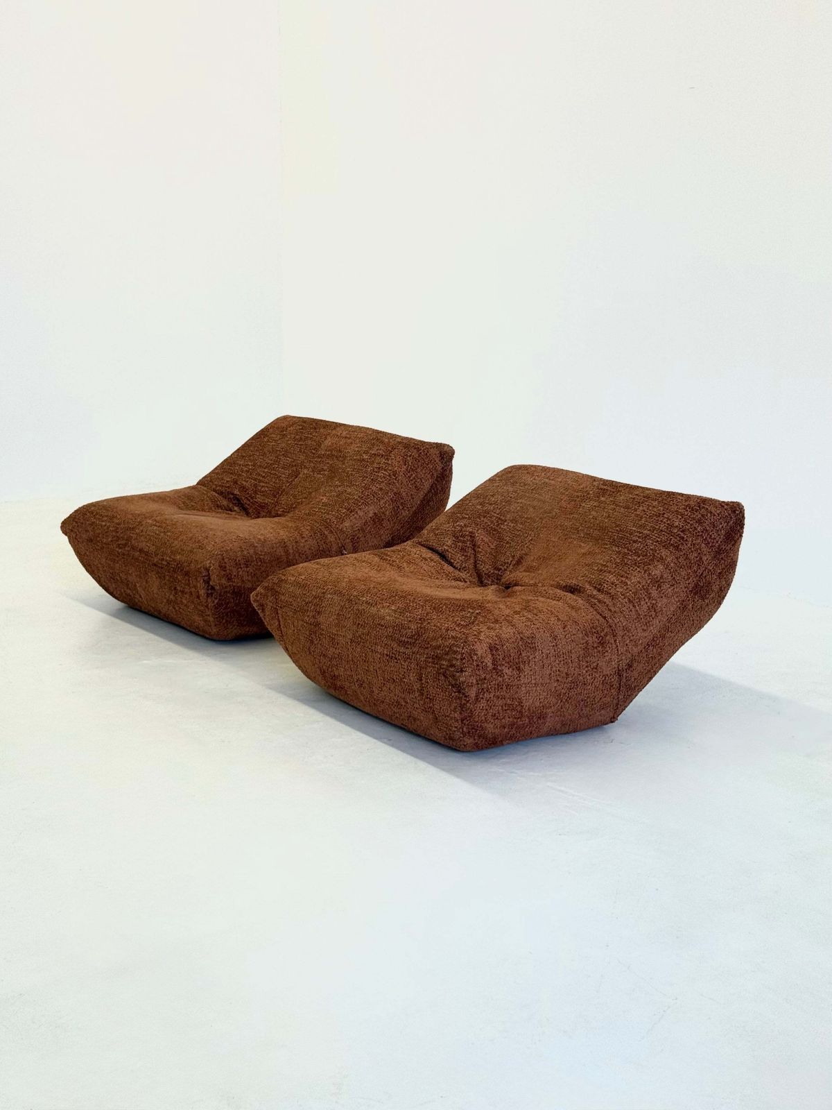 photo furniture Papillon Lounge Chairs By Guido Maria Rosati For Giovannetti In Rust Brown