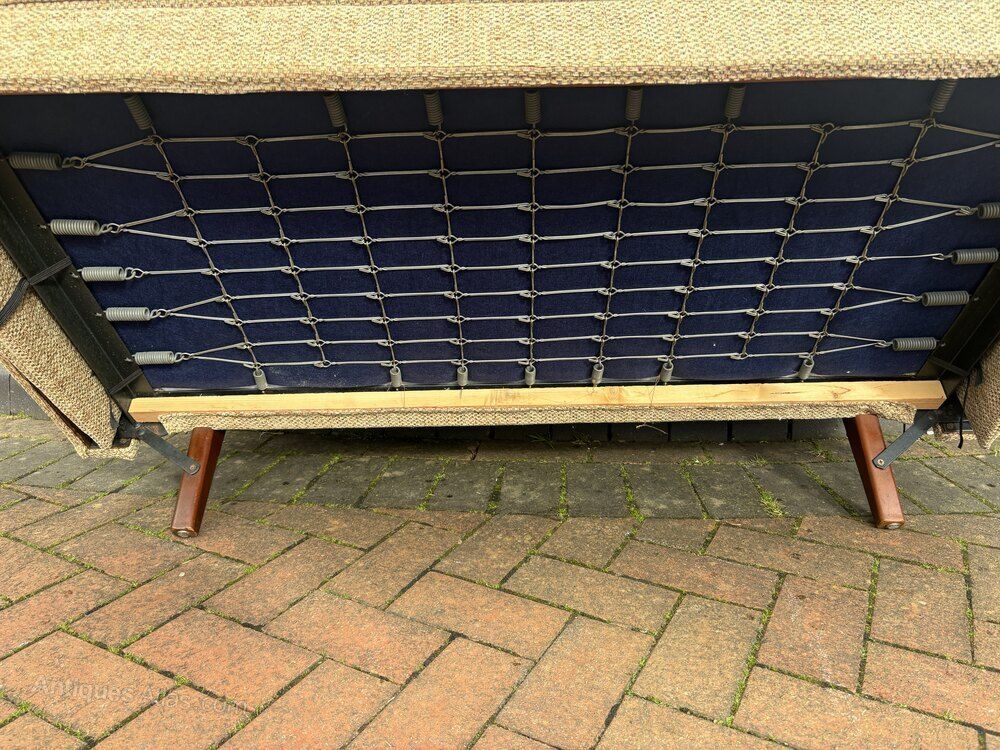 Mid Century Sofa / Day Bed photo vinterior