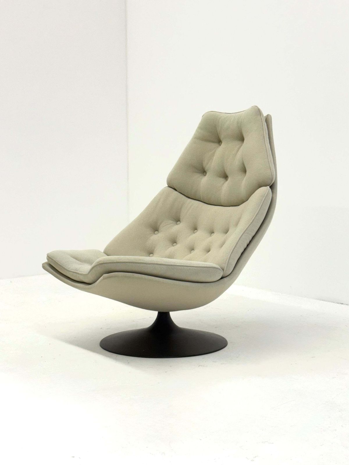 Artifort F588 Lounge Chair With Ottoman By Geoffrey Harcourt photo furniture