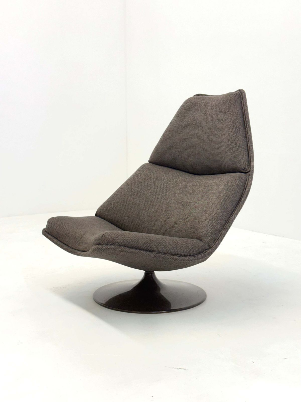 Artifort F510 Armchair By Geoffrey Harcourt photo for sale