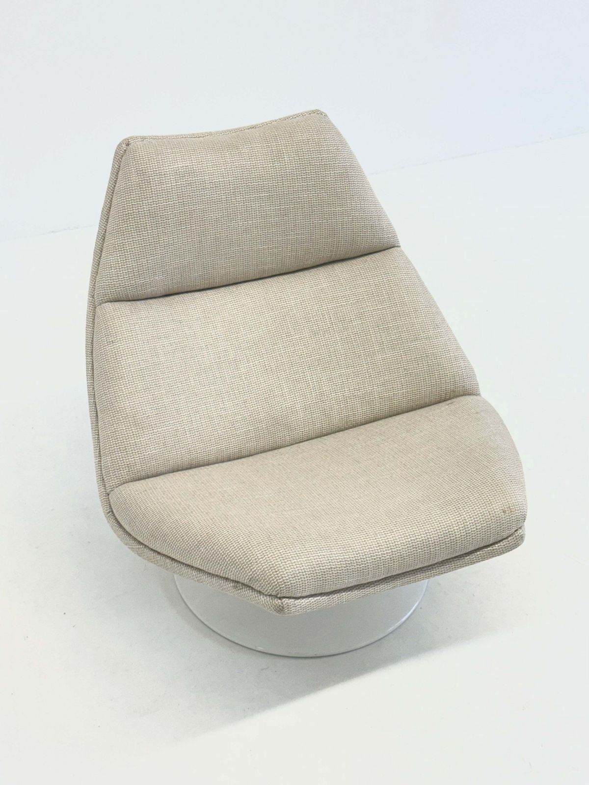 Artifort F511 Armchair In Cream photo buy