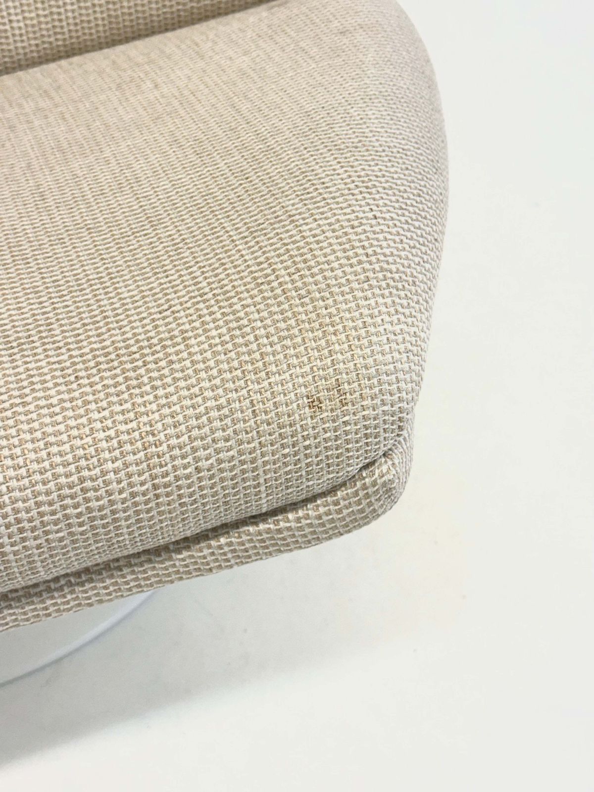 Artifort F511 Armchair In Cream photo vintage