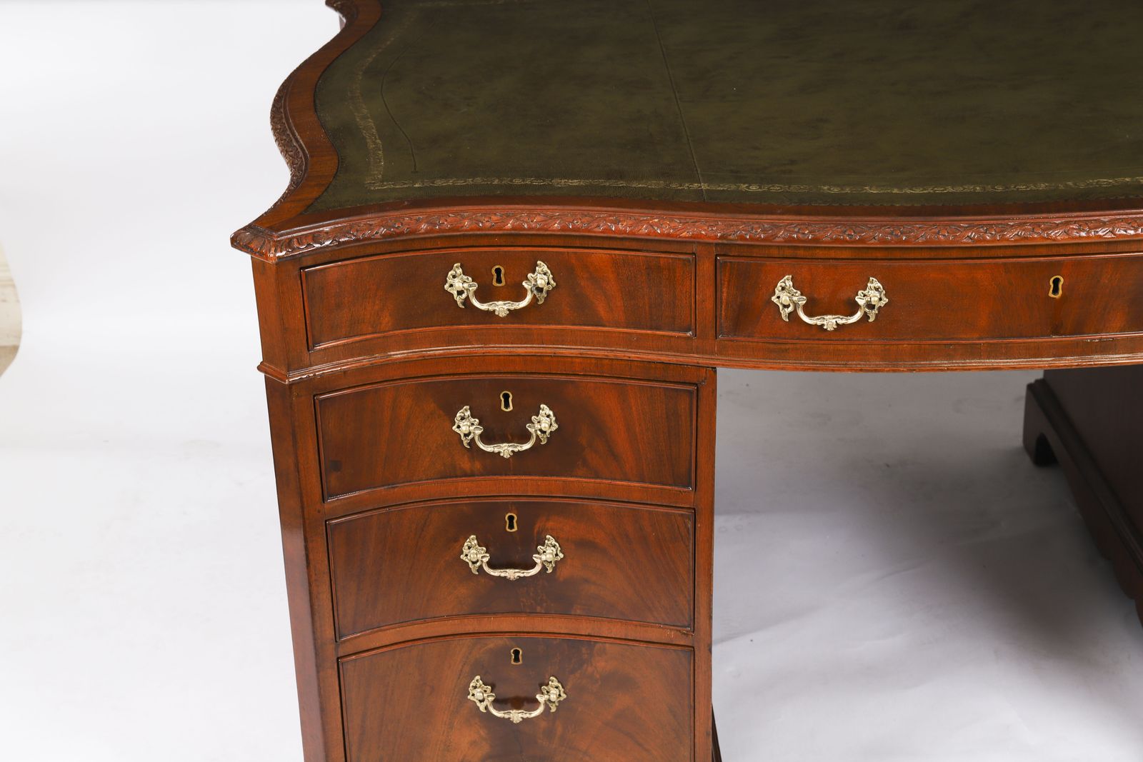 photo vintage Antique Flame Mahogany Serpentine Partners Desk Circa 1900