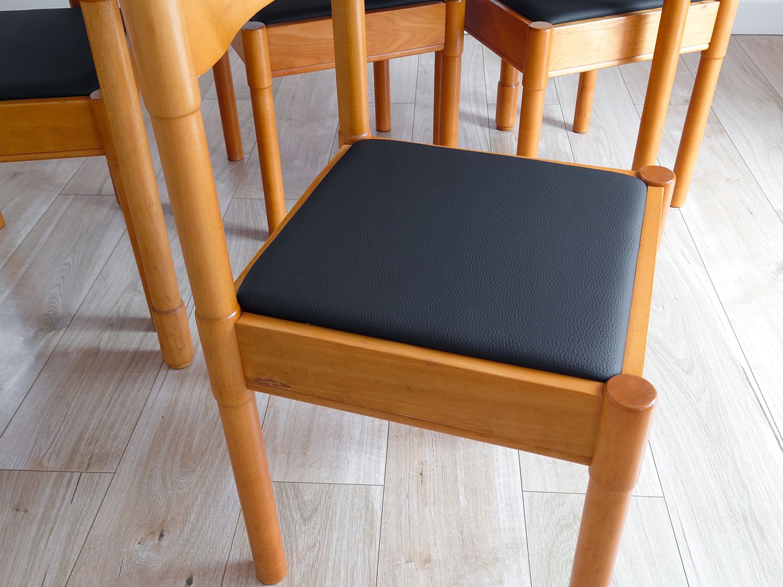 Mid Century Retro Vico Magistretti Style Formica Dining Table And Chairs photo 390.0