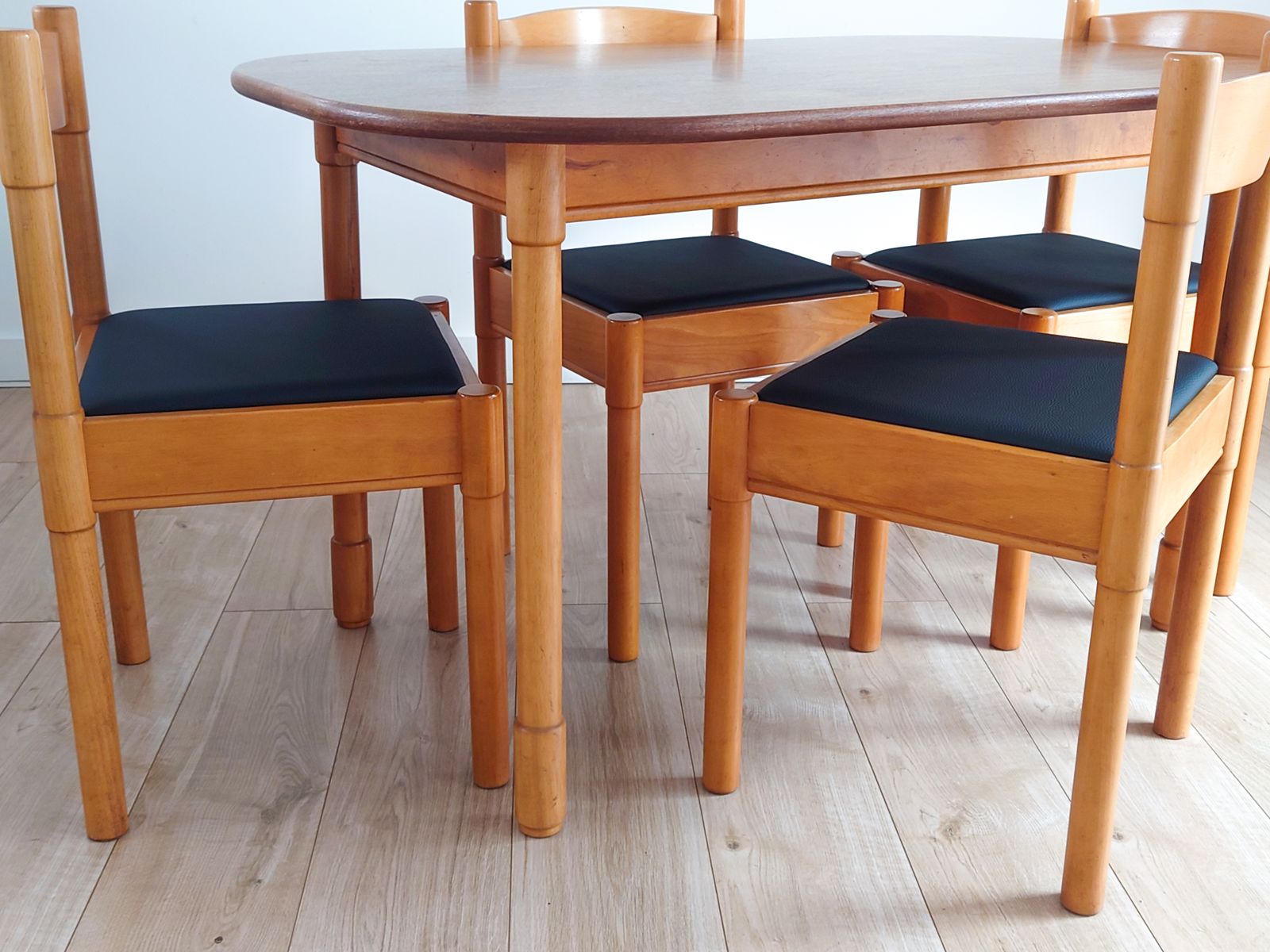 Mid Century Retro Vico Magistretti Style Formica Dining Table And Chairs photo vinterior