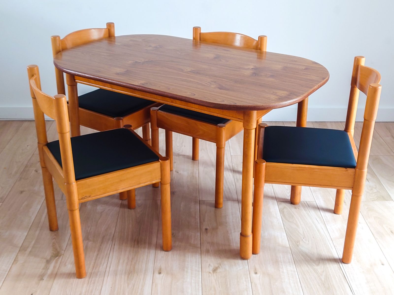 photo furniture Mid Century Retro Vico Magistretti Style Formica Dining Table And Chairs