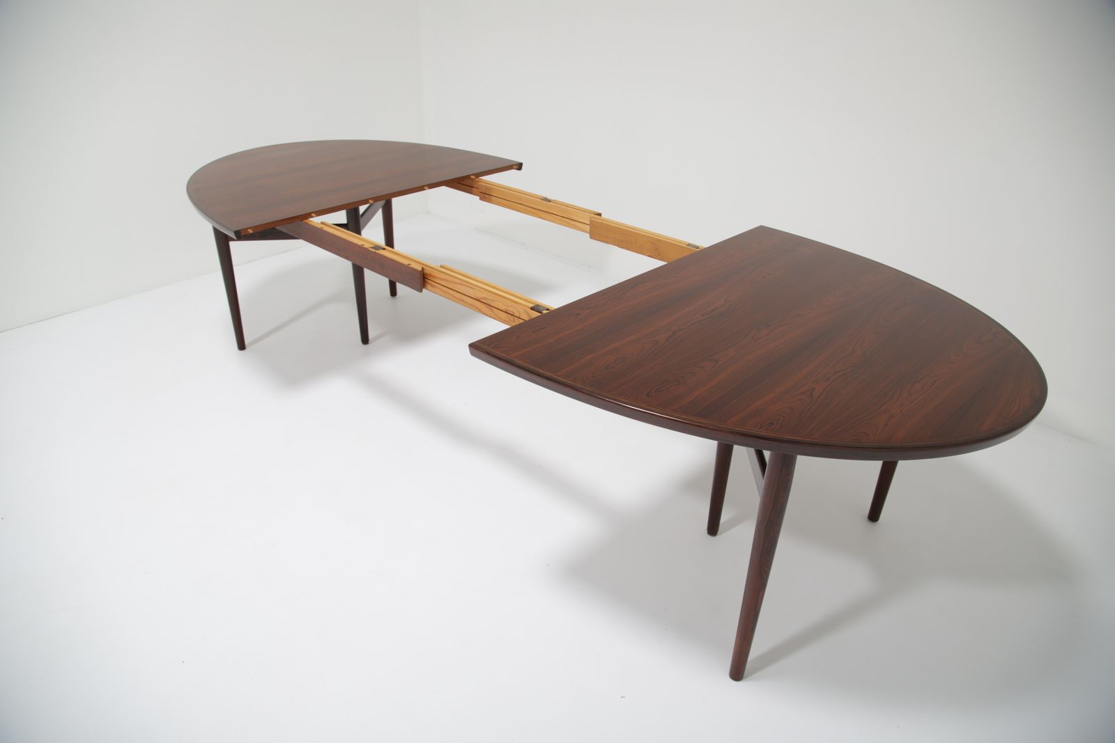 Arne Vodder Model 212 Figured Rosewood Dining Table: 10 Seater Extending 10 Seater For Sibast Mobler, 1960s photo vintage