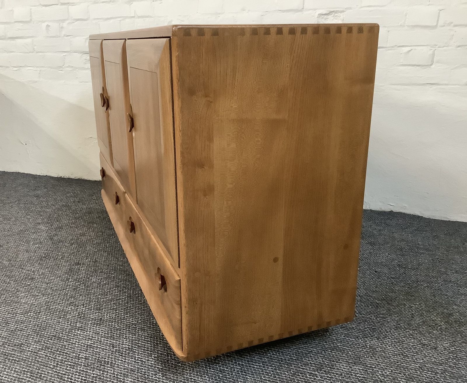 photo furniture Ercol Windsor 468 Sideboard In Excellent Original Condition.
