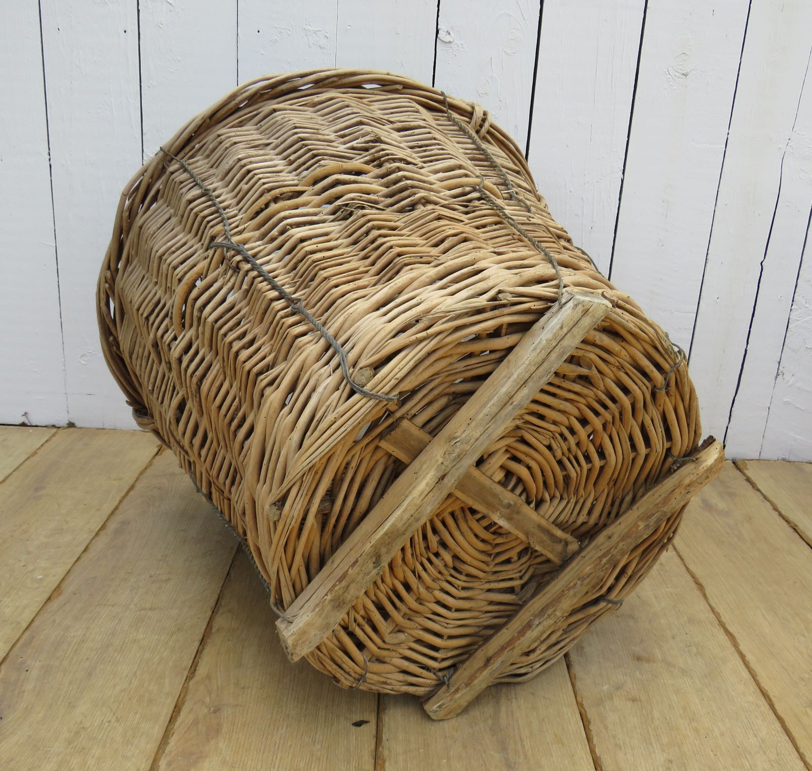 Antique Champagne Harvest Log Basket photo vinterior
