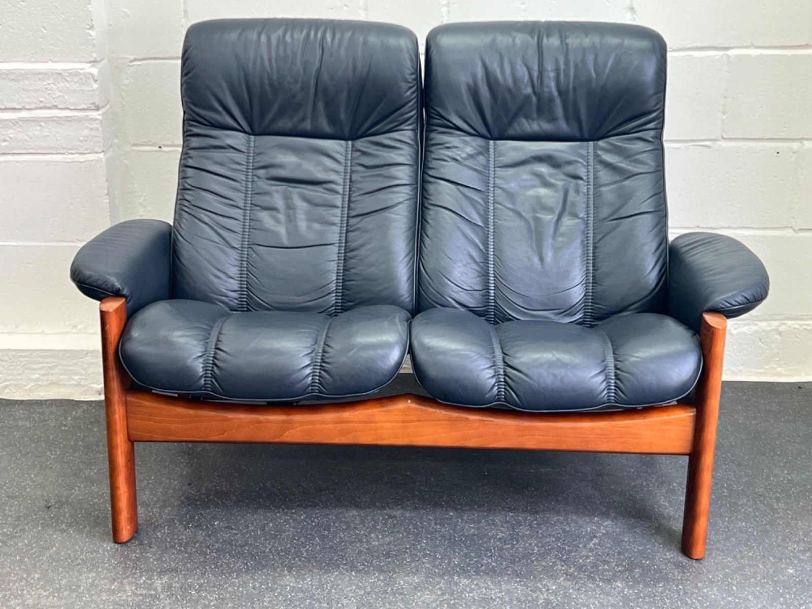 Vintage Ekornes Leather And Teak Montana Stressless Sofa Retro (Delivery Availab photo vinterior