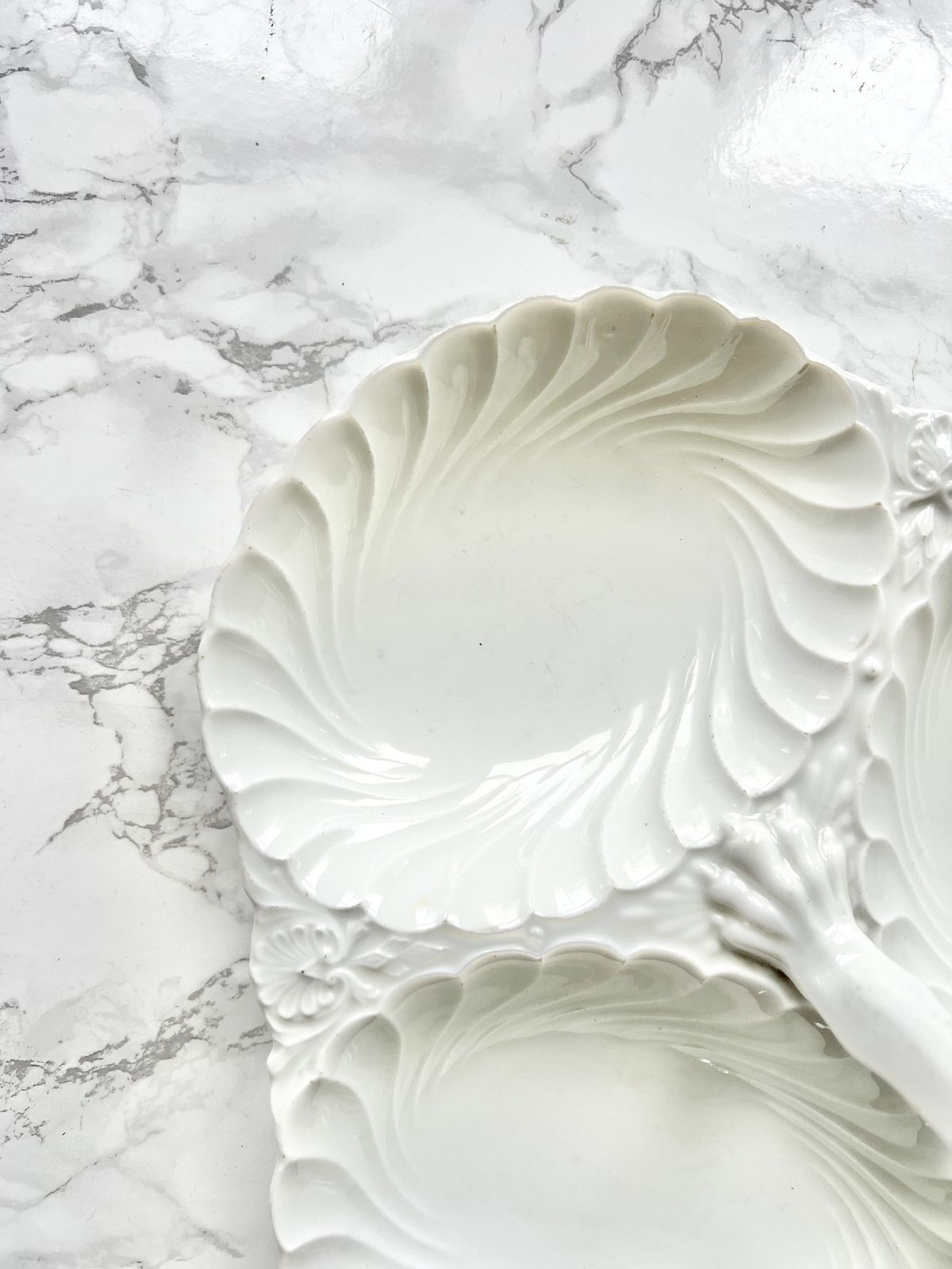 Compartmented French White Porcelain Scallop Decoration Lion Paw 1830 Hand Molded Ironstone Beggar Jewelry Display Nibble Bonbon Dish photo Home Decor