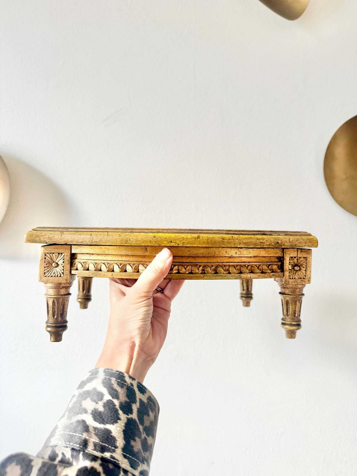 Antique French Gilded Gesso Canning Footstool Louis 16 Marie Antoinette Style Good Condition Caved Wood Living Room Bedroom