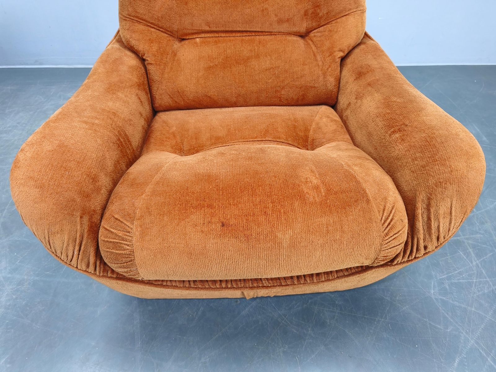 photo vintage Pair Of Italian Space Age Lounge Chairs, Orange Upholstery, 1970s